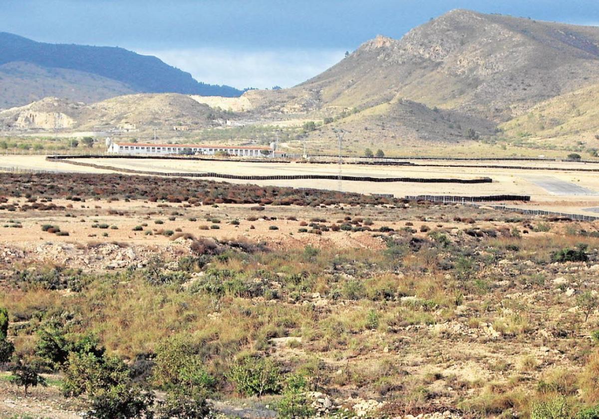 Panorámica del circuito de Los Milanos, en Fuente Álamo, con la Sierra de Carrascoy al fondo, en una fotografía de archivo.