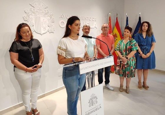 La hermana de Carmen García, Pilar, este lunes, llamaba a los oriolanos a acudir a la jornada de donaciones que habrá este miércoles en el centro de salud Álvarez de la Riva.