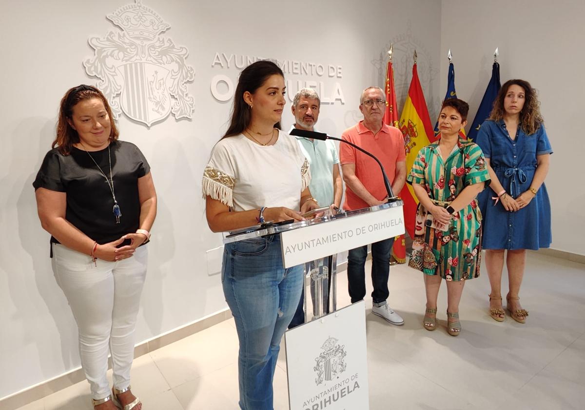 La hermana de Carmen García, Pilar, este lunes, llamaba a los oriolanos a acudir a la jornada de donaciones que habrá este miércoles en el centro de salud Álvarez de la Riva.