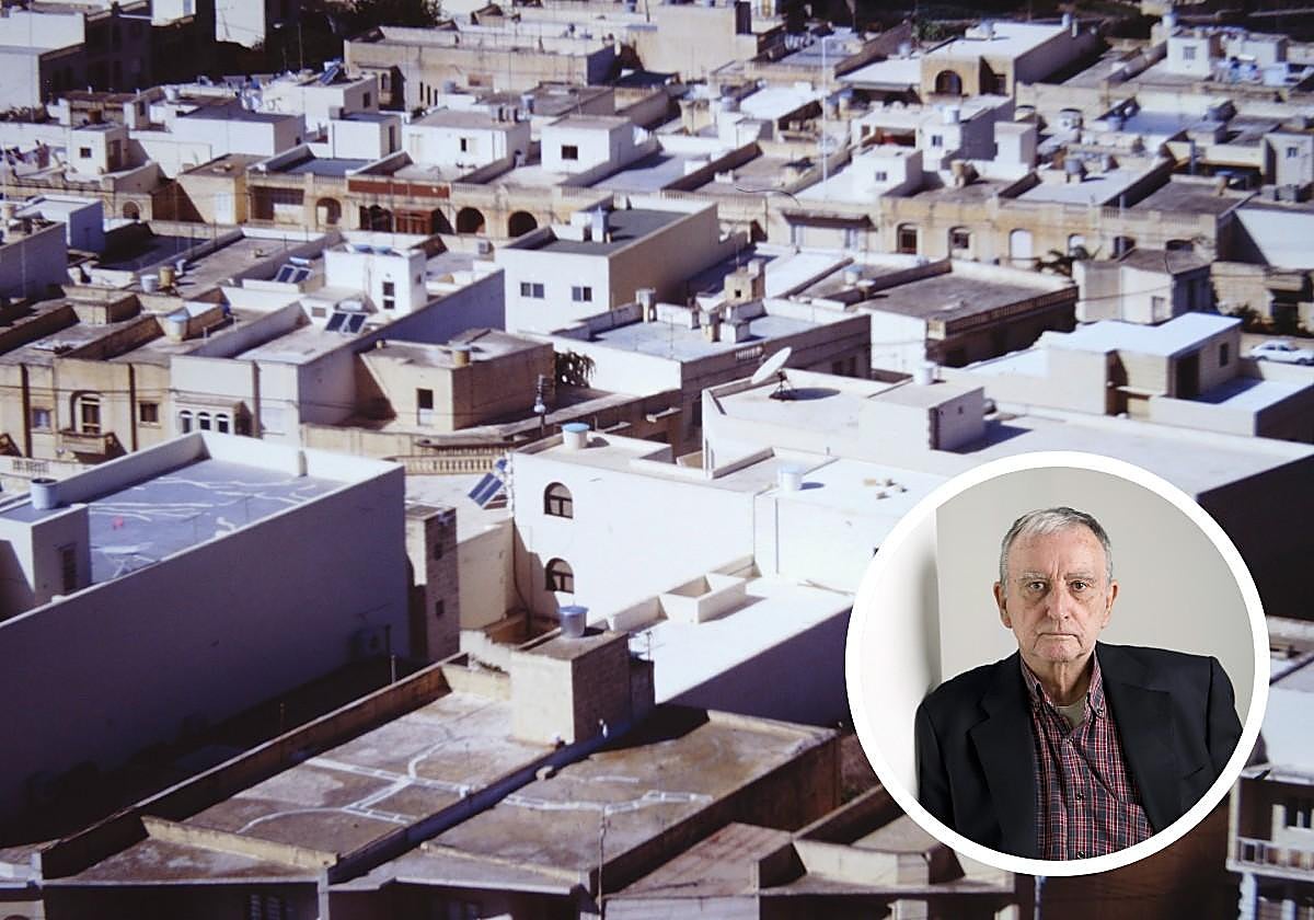 Una de las fotografías de 'Mediterráneos'. Abajo, Chirbes.