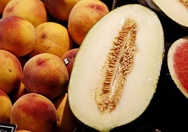 Un melón en un mercado.