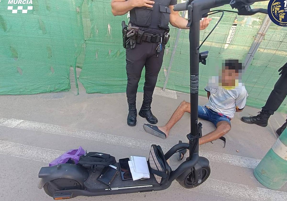 Detienen a un hombre por robarle el móvil a un menor en Murcia.