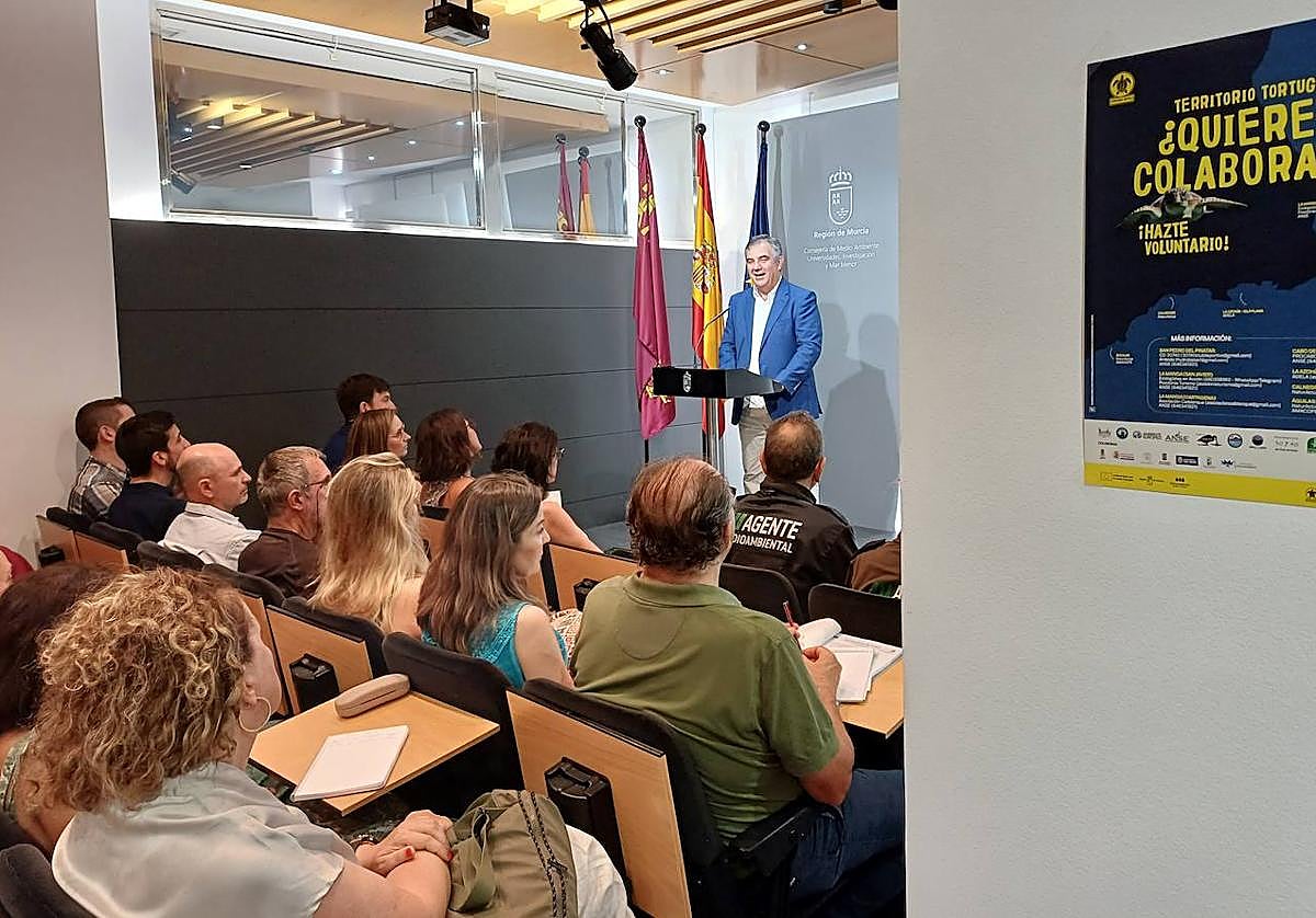 El consejero de Medio Ambiente, Universidades, Investigación y Mar Menor, Juan María Vázquez, en la jornada 'Territorio Tortuga'.