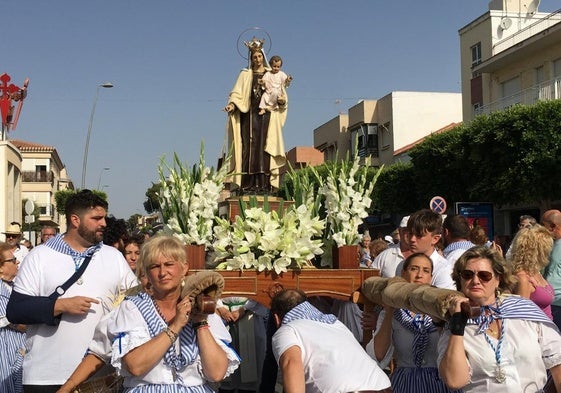 Procesión con la Virgen del Carmen.