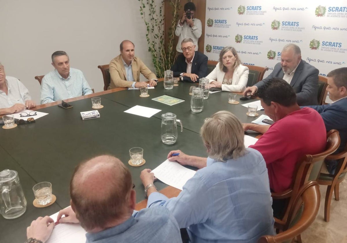 La directora general del Agua, María Dolores Pascual, esta mañana en la sede de los regantes del Trasvase.