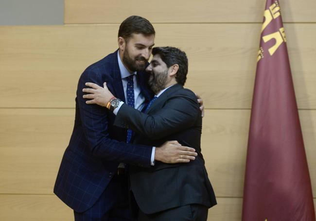 Antelo y Miras, tras la firma del pacto entre PP y Vox, el año pasado.