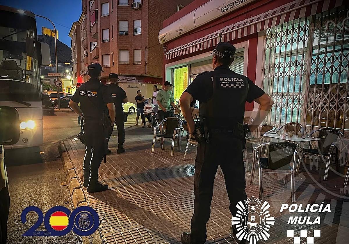 Agentes durante la operación, este miércoles.