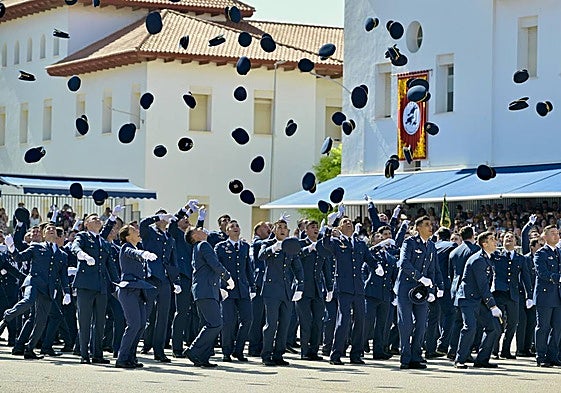 La entrega de Reales Despachos a los nuevos tenientes del Ejército del Aire