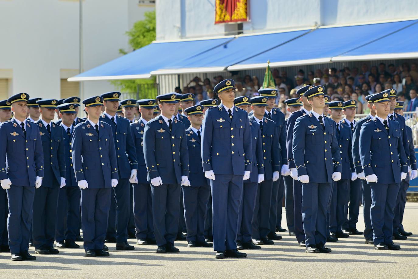 Acto que coronó la formación de la 75 promoción de oficiales en la Academia General del Aire.