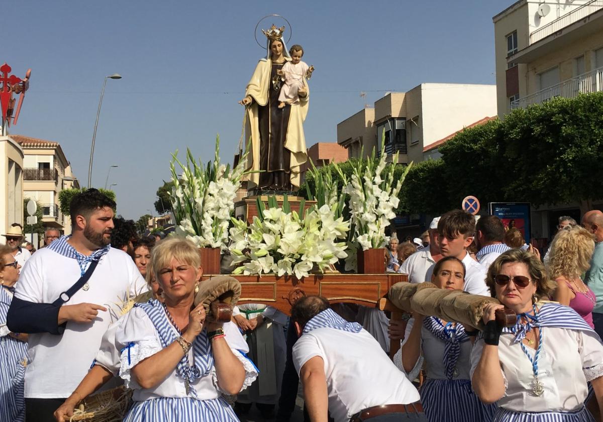 Procesión con la Virgen del Carmen.