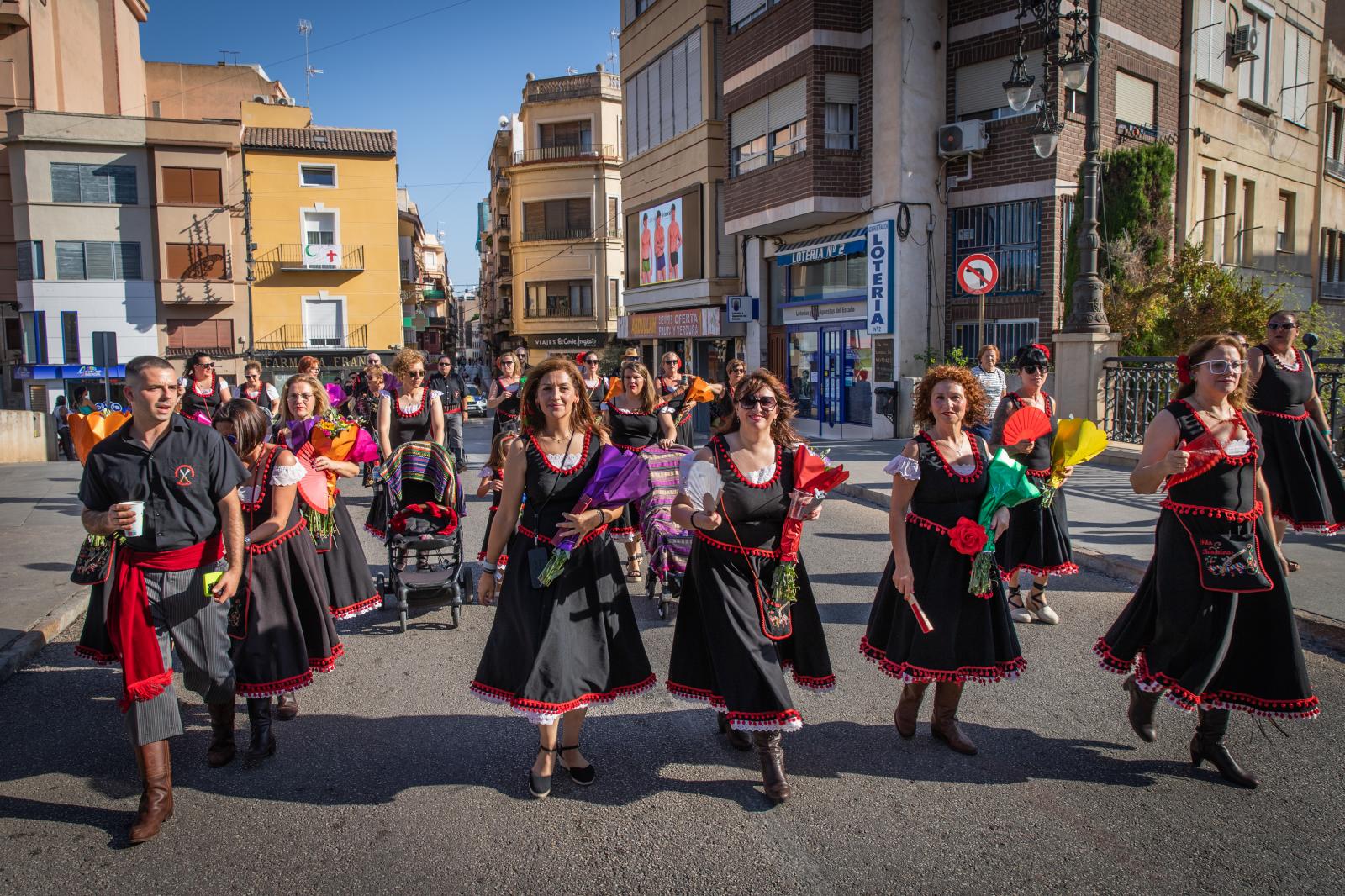 La ofrenda de flores de los Moros y Cristianos de Orihuela, en imágenes