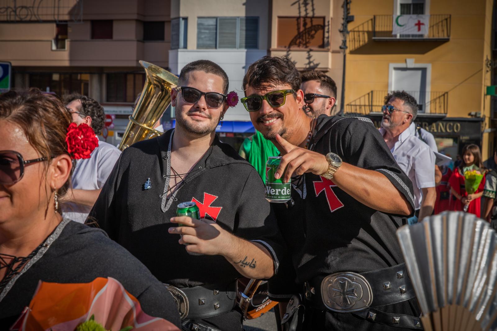 La ofrenda de flores de los Moros y Cristianos de Orihuela, en imágenes