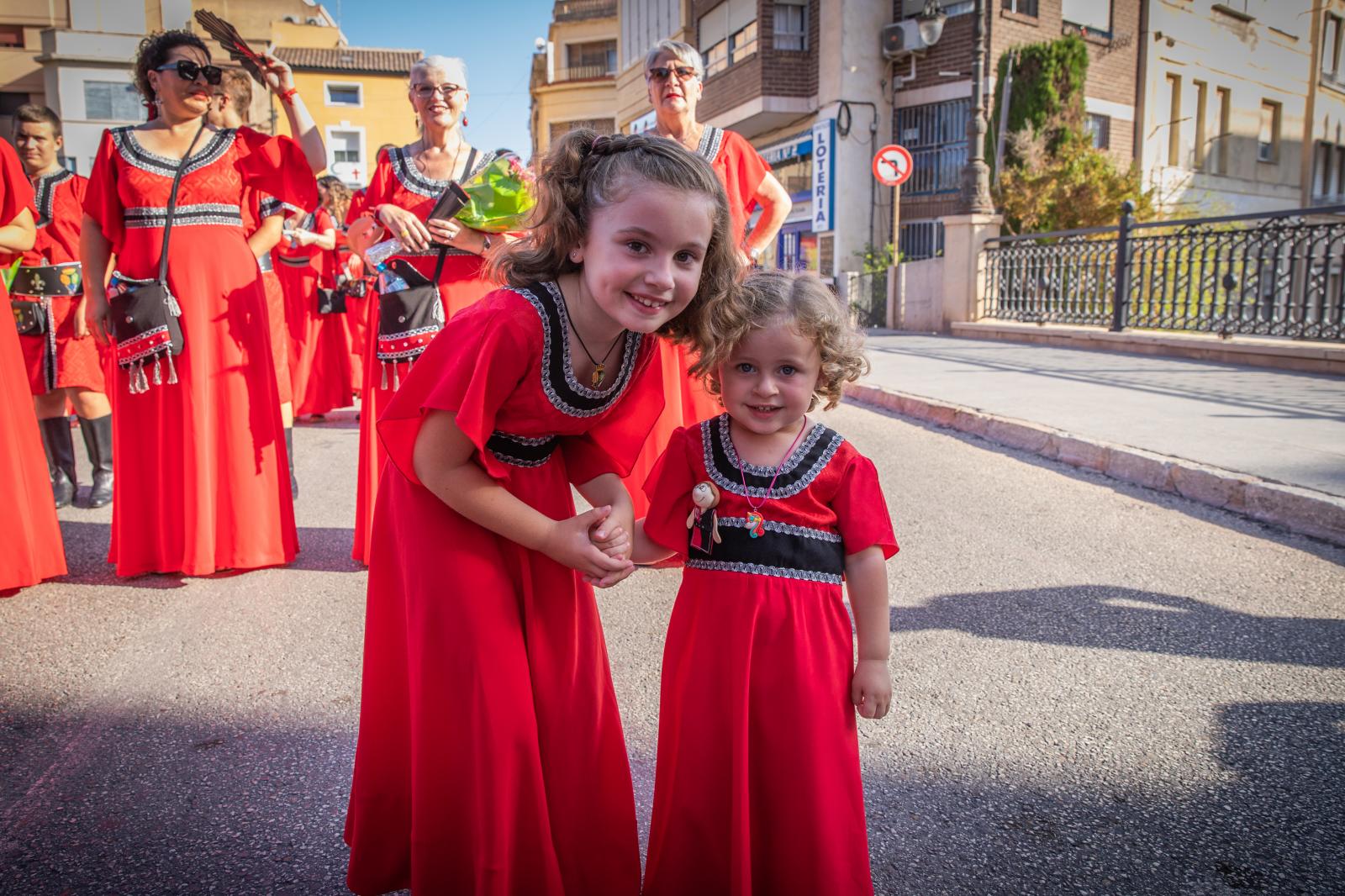 La ofrenda de flores de los Moros y Cristianos de Orihuela, en imágenes