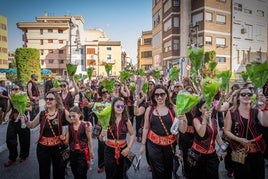 La ofrenda de flores de los Moros y Cristianos de Orihuela, en imágenes