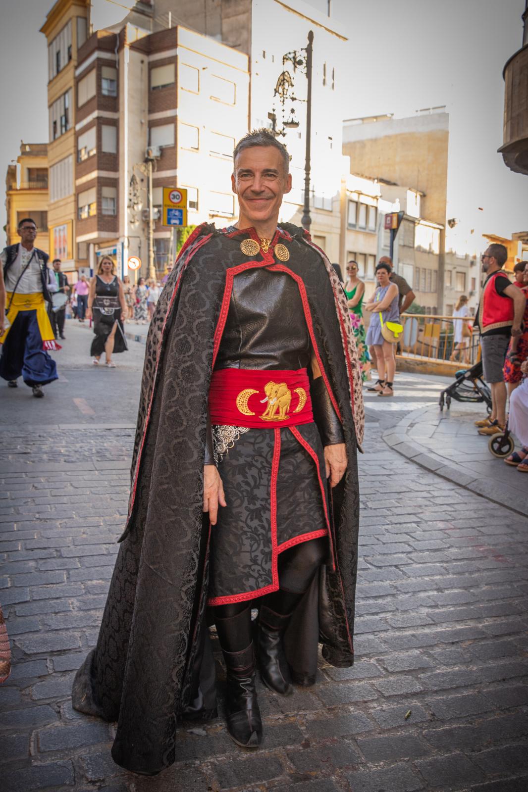 La ofrenda de flores de los Moros y Cristianos de Orihuela, en imágenes