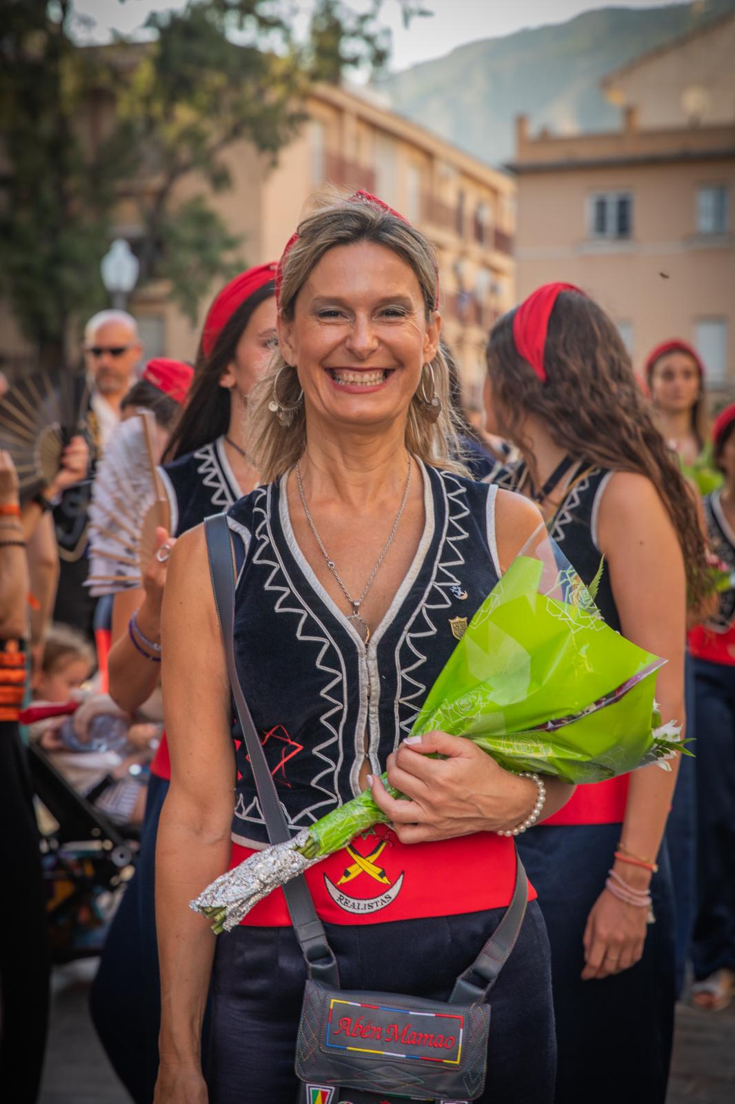 La ofrenda de flores de los Moros y Cristianos de Orihuela, en imágenes