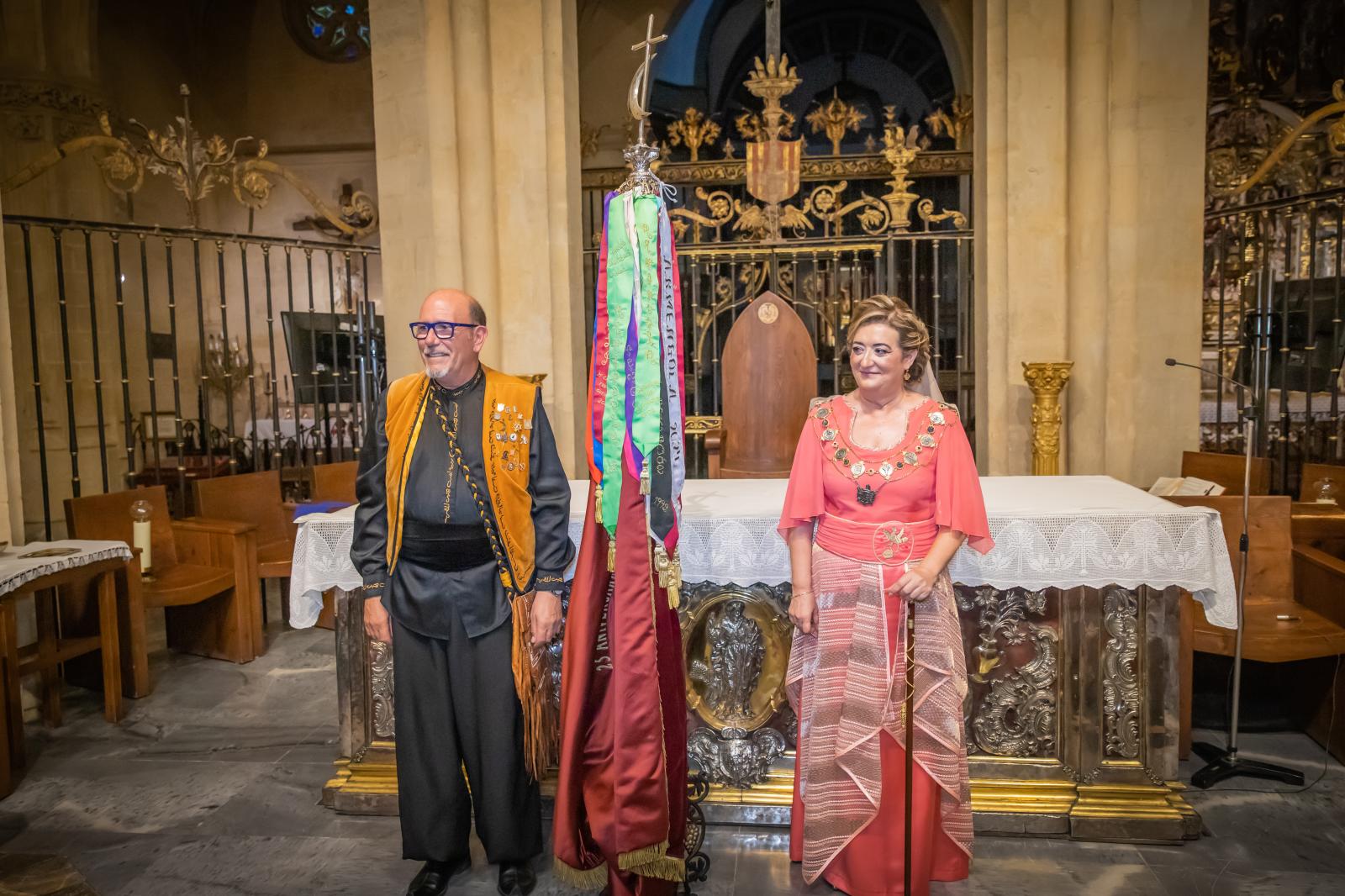 La ofrenda de flores de los Moros y Cristianos de Orihuela, en imágenes