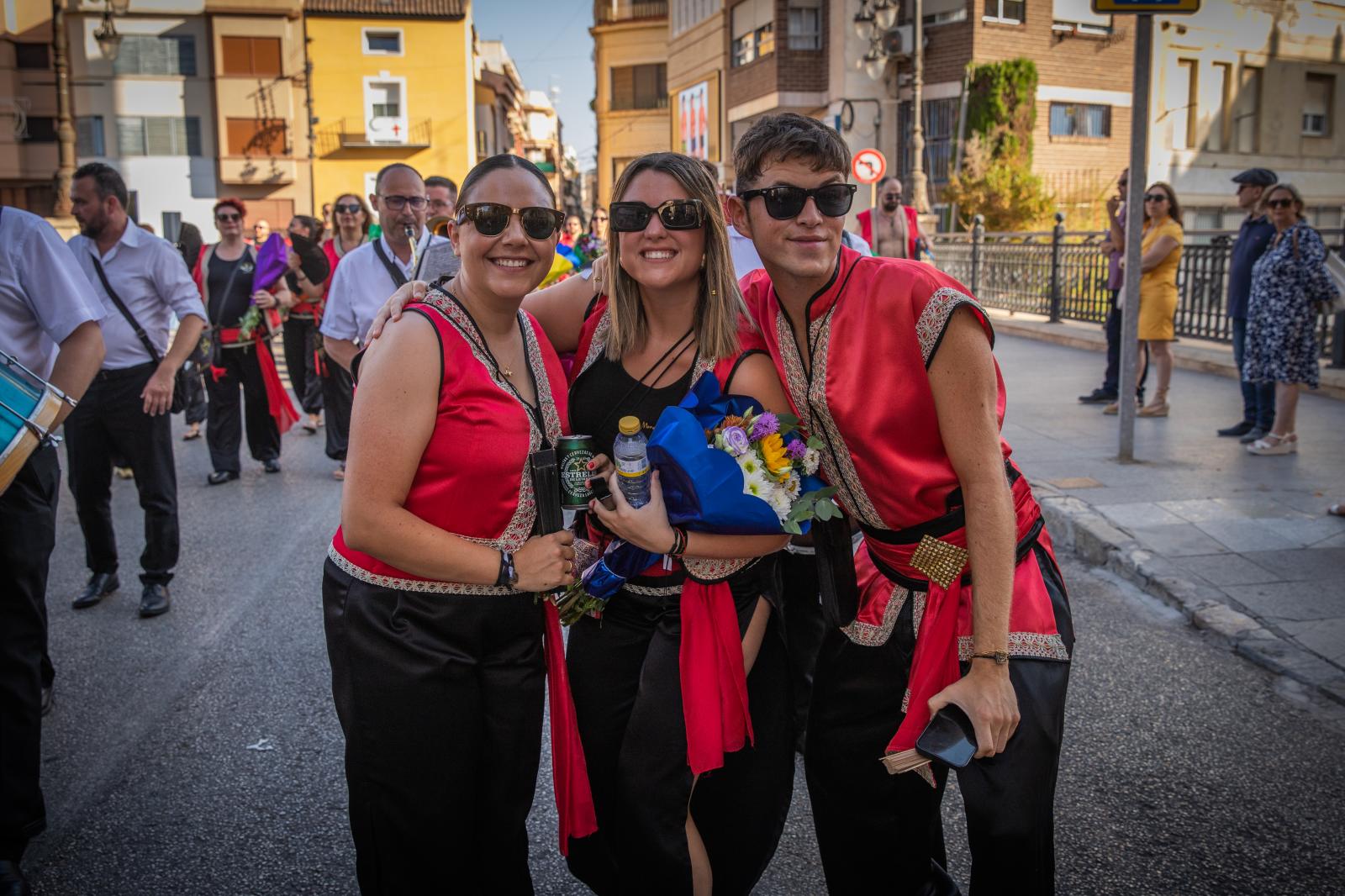 La ofrenda de flores de los Moros y Cristianos de Orihuela, en imágenes
