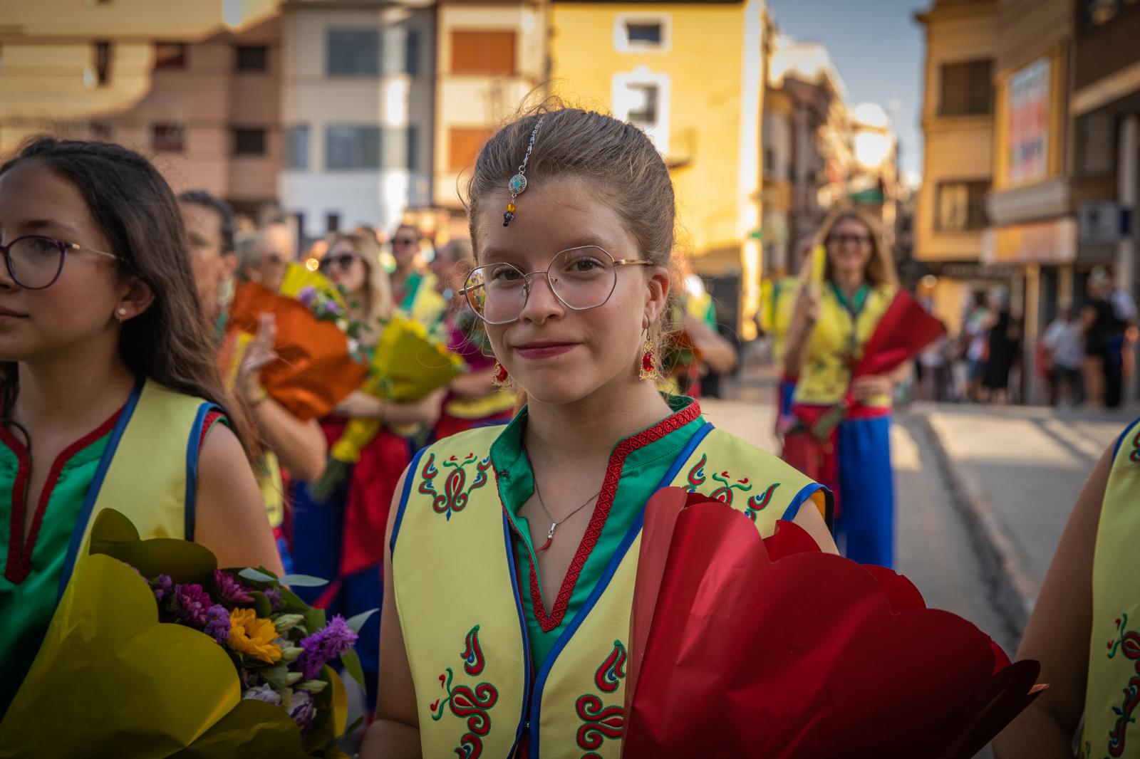 La ofrenda de flores de los Moros y Cristianos de Orihuela, en imágenes