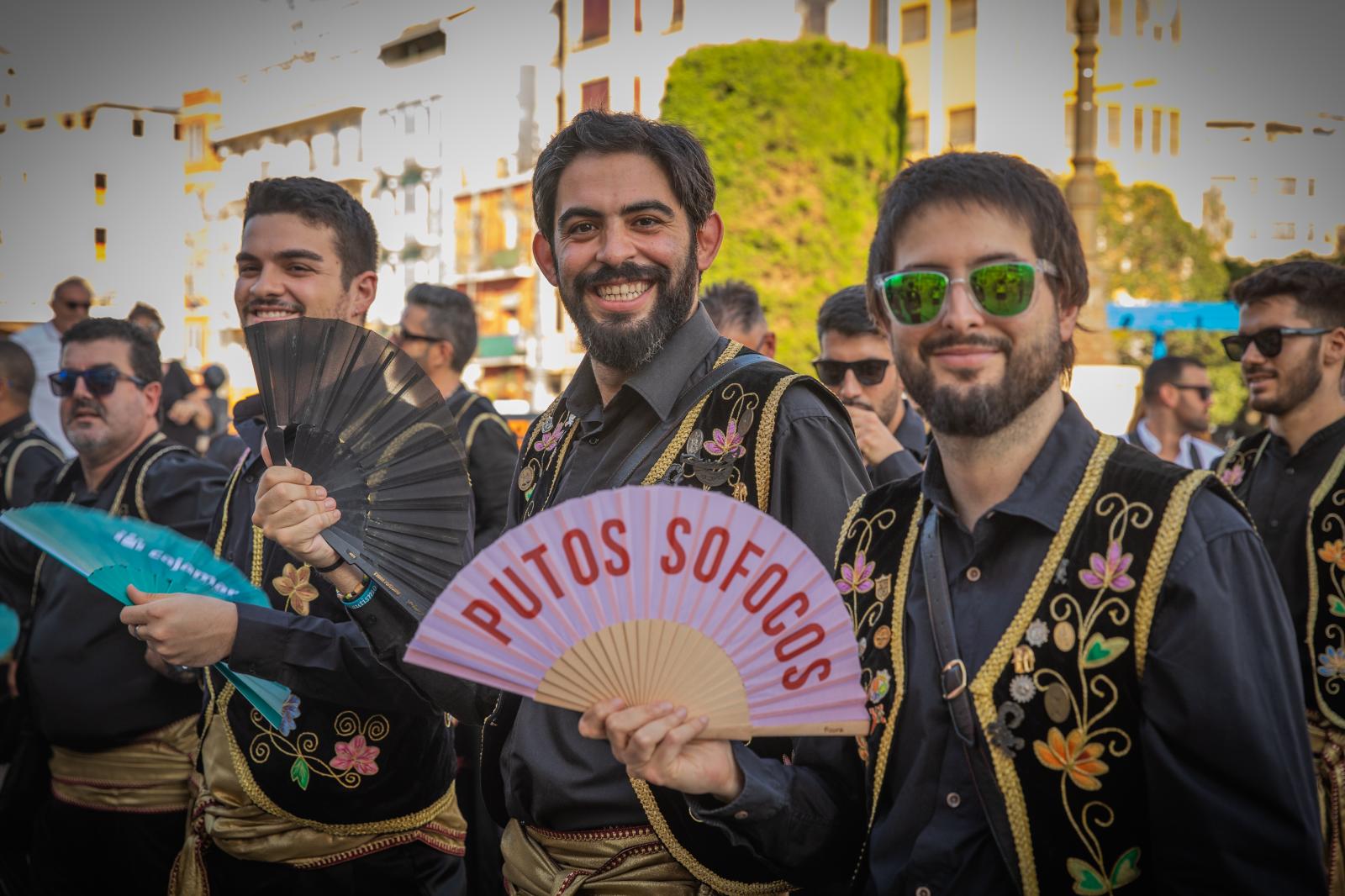 La ofrenda de flores de los Moros y Cristianos de Orihuela, en imágenes