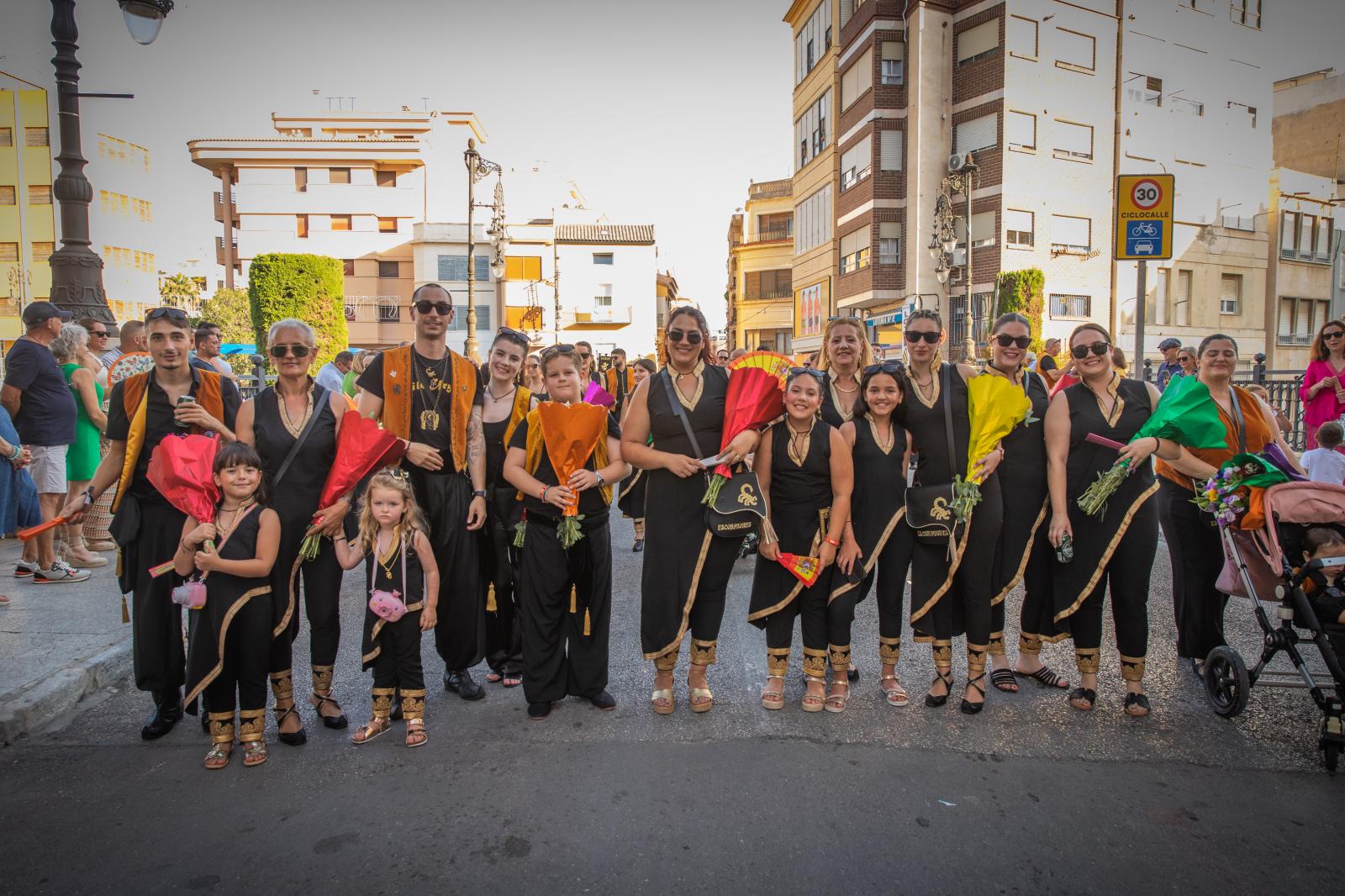 La ofrenda de flores de los Moros y Cristianos de Orihuela, en imágenes