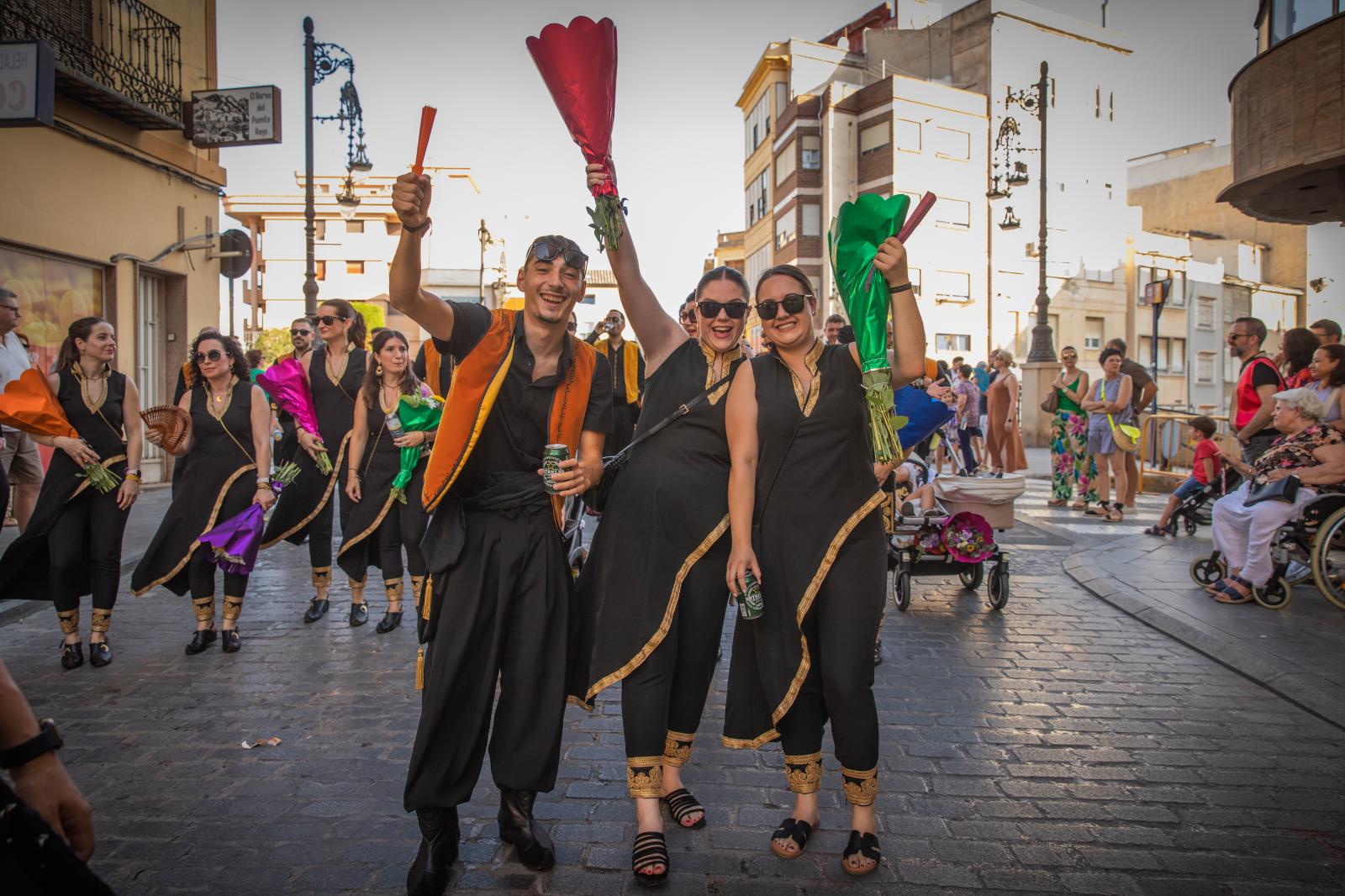 La ofrenda de flores de los Moros y Cristianos de Orihuela, en imágenes