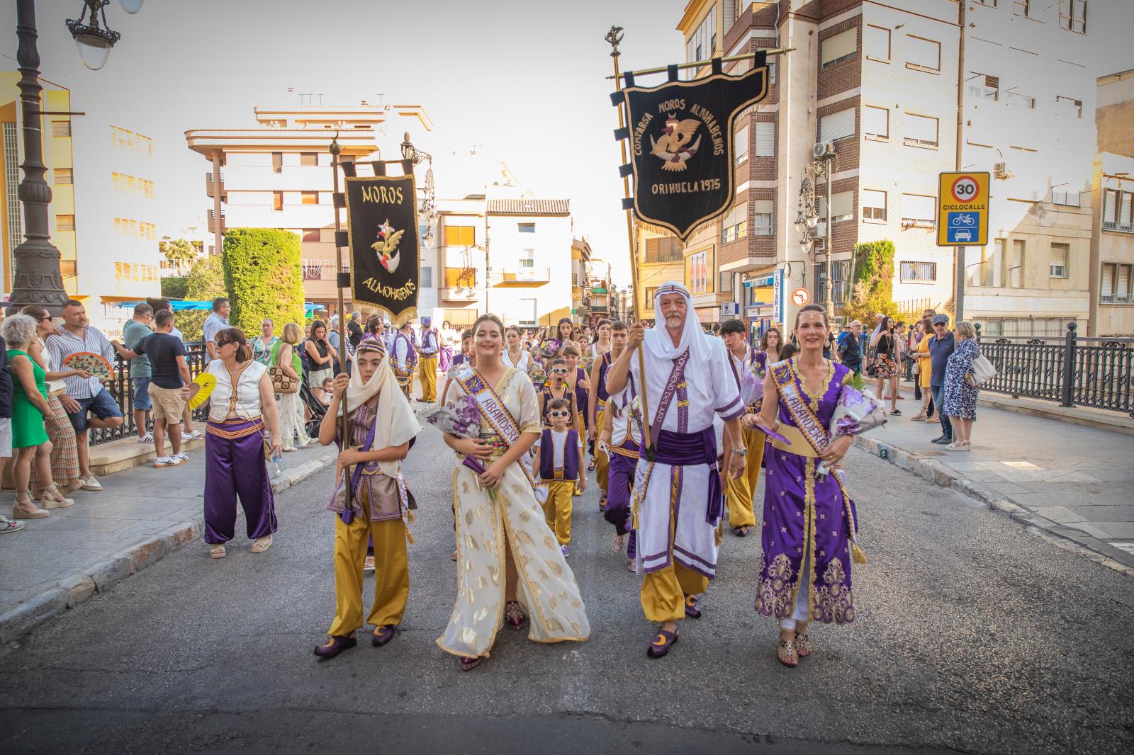 La ofrenda de flores de los Moros y Cristianos de Orihuela, en imágenes
