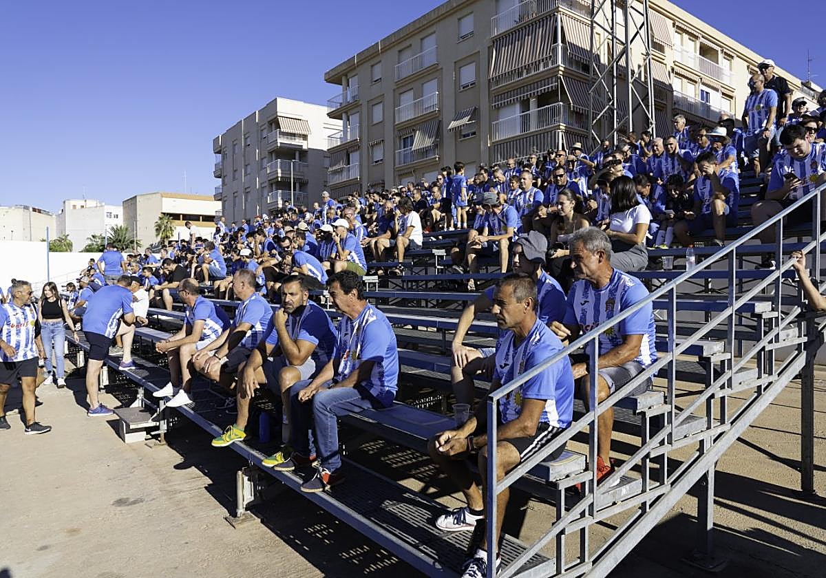 Aficionados del Águilas, el pasado curso, en El Rubial.
