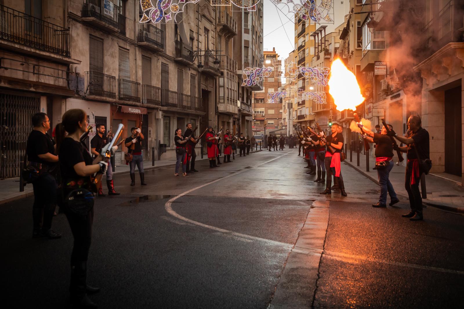 La guerrilla de la pólvora pone a retumbar a Orihuela