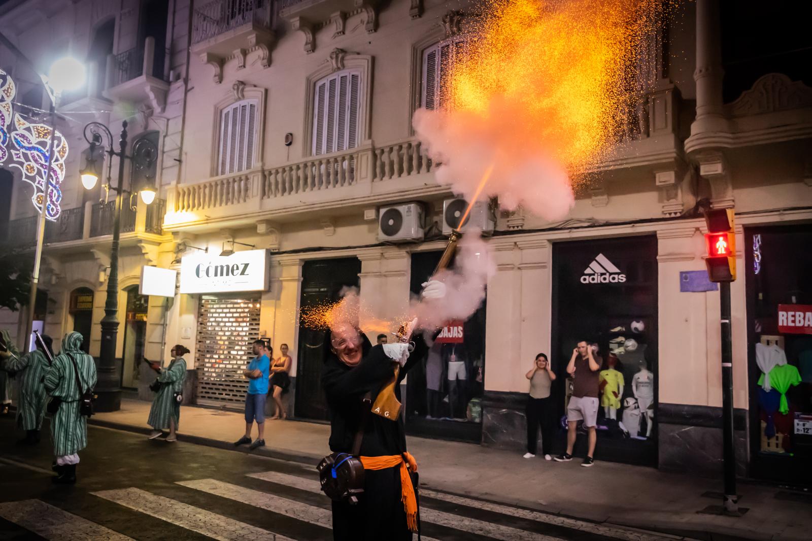 La guerrilla de la pólvora pone a retumbar a Orihuela