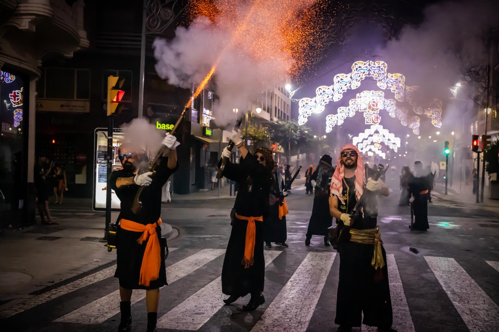 La guerrilla de la pólvora pone a retumbar a Orihuela