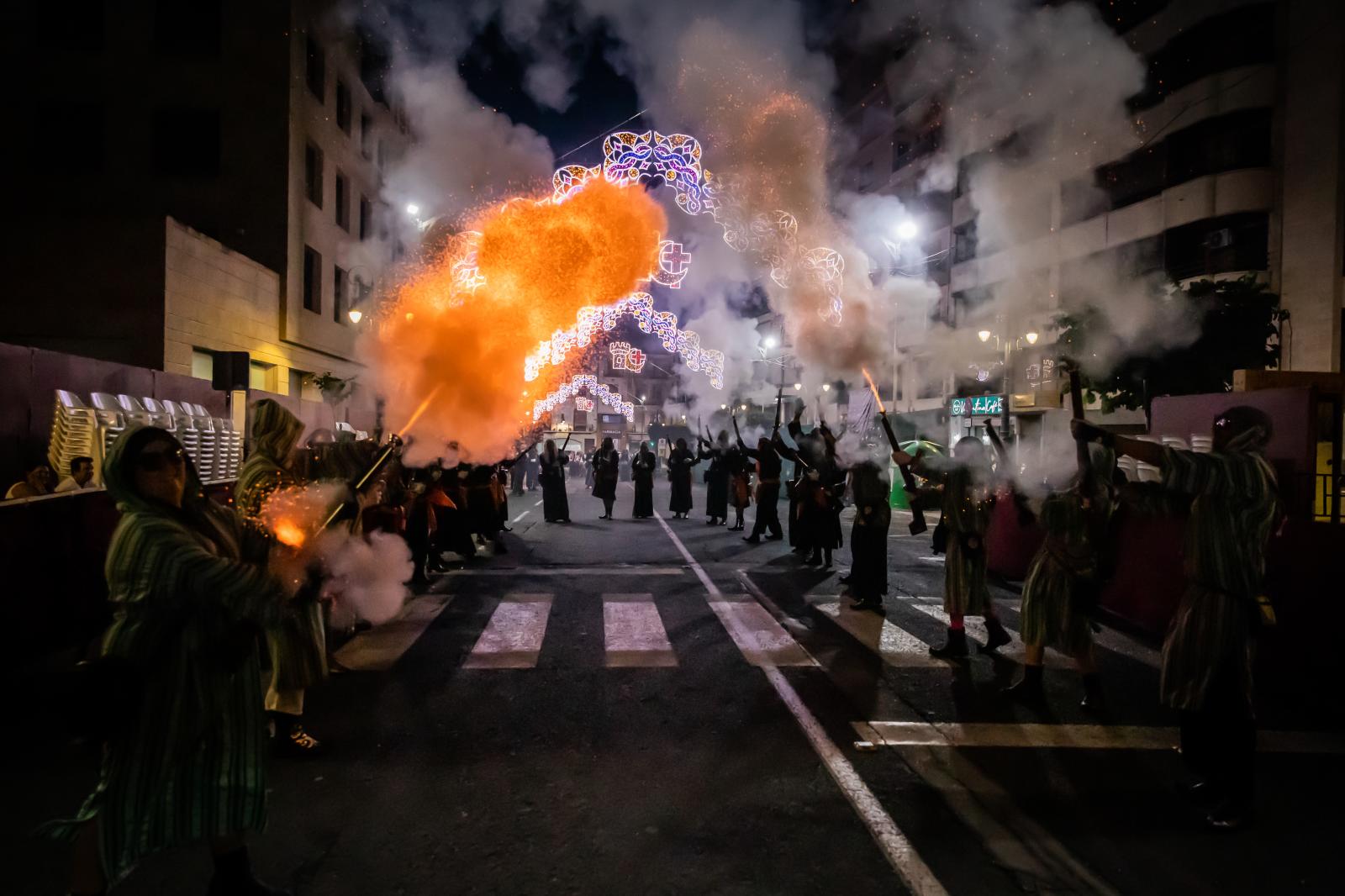La guerrilla de la pólvora pone a retumbar a Orihuela