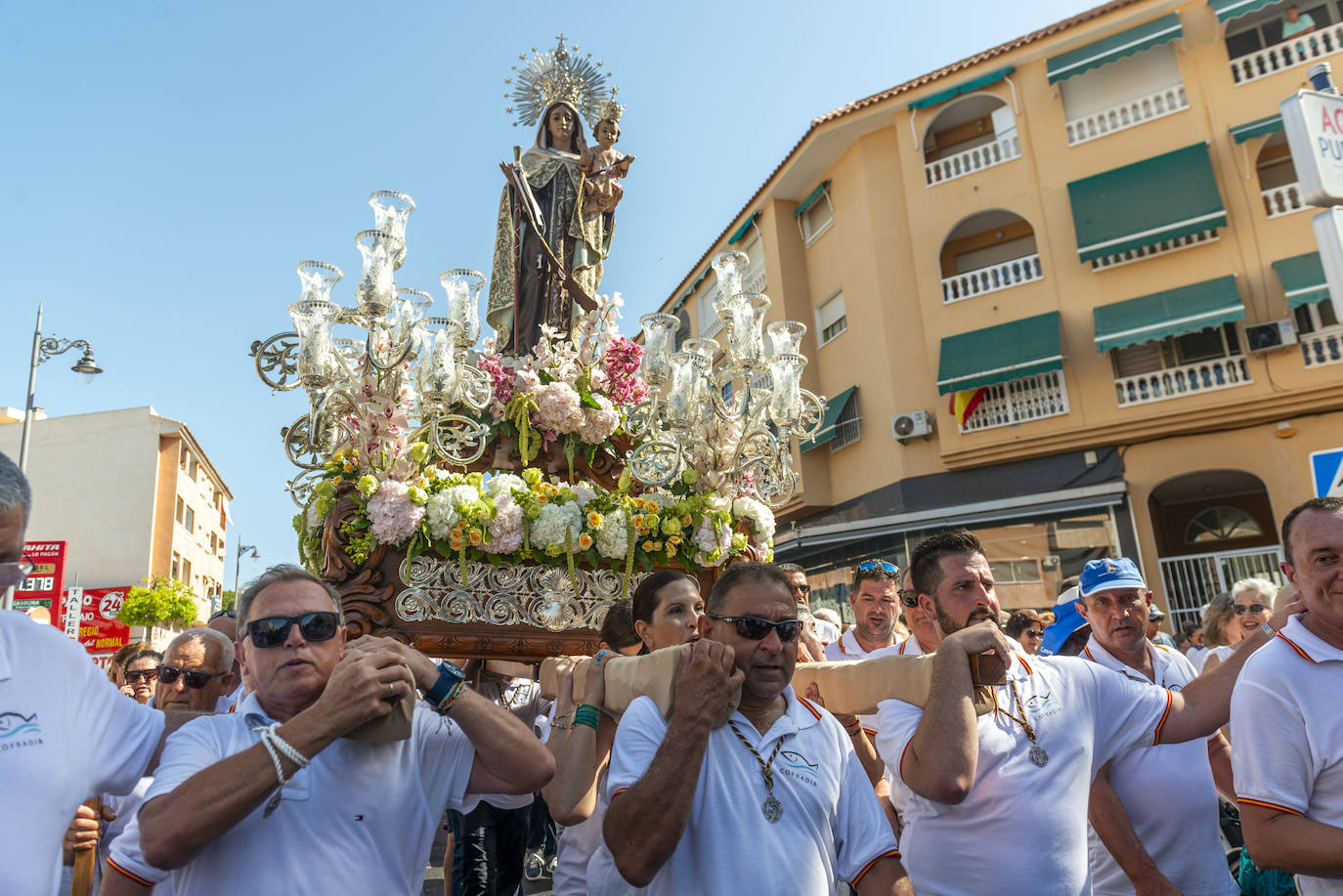 Los pescadores conmemoran a su patrona, la Virgen del Carmen, en imágenes