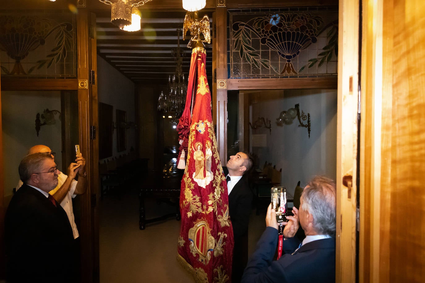 Las imágenes de la Exposición de la Gloriosa Enseña del Oriol en Orihuela