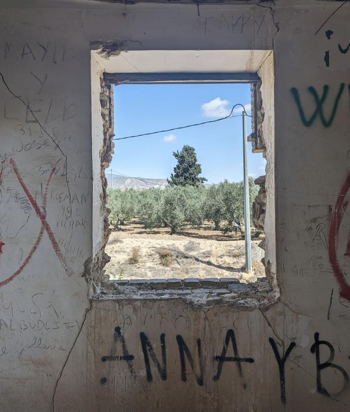 Imagen secundaria 2 - Ruinas de un antiguo apeadero a la altura de Baños de Mula.