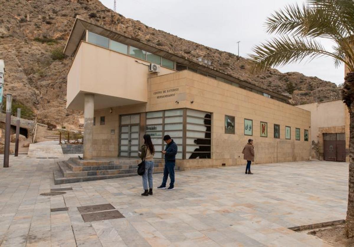 Sede de la Fundación Cultural Miguel Hernández, ubicada en el Rincón Hernandiano junto a la Casa-Museo del poeta.