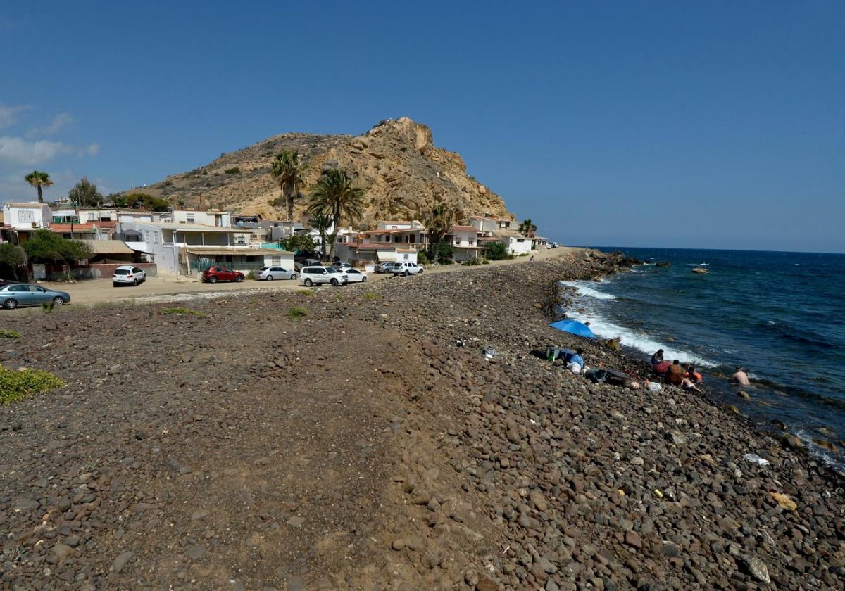 Residuos mineros de la antigua fundición Santa Elisa en la zona del Gachero, en La Isla.