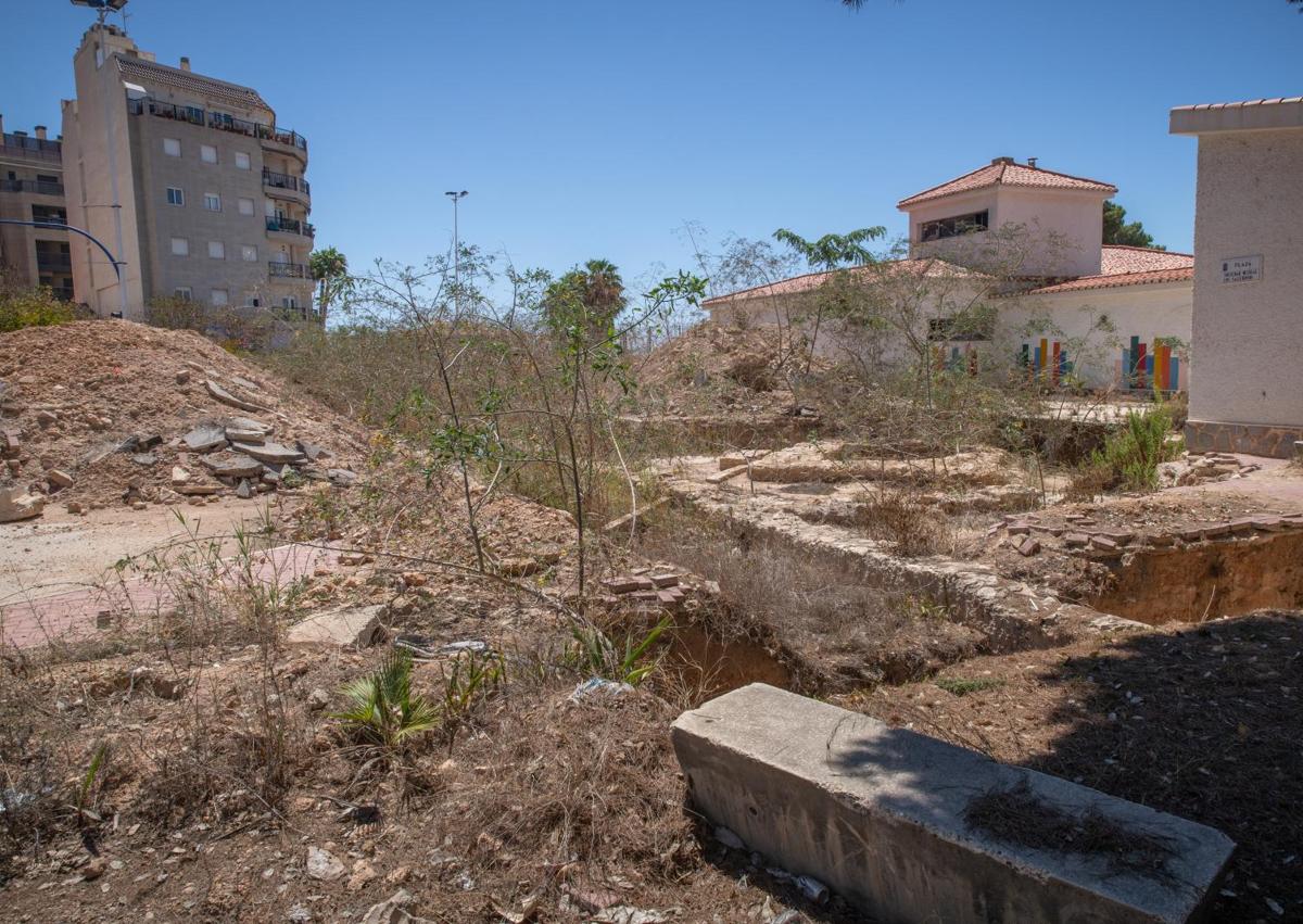 Imagen secundaria 1 - Aspecto que presentaban las Eras de la Sal antes de la intervención municipal.