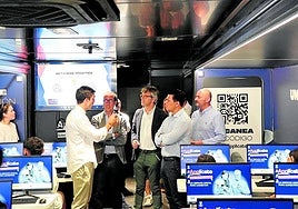 Presentación de la campaña en San Javier, con el consejero Marín (c).