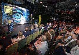 El humorista Javi Chou presentó la gala que se celebró el pasado jueves en Odiseo.