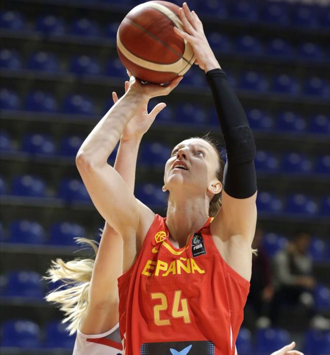 Laura Gil, en un partido de la selección española contra Gran Bretaña.