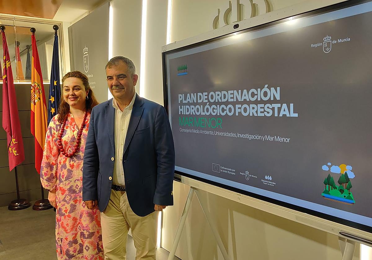 El consejero Juan María Vázquez, durante la jornada que celebró este lunes con colectivos para explicar las líneas generales del Plan de Ordenación Hidrológico-Forestal del Mar Menor.