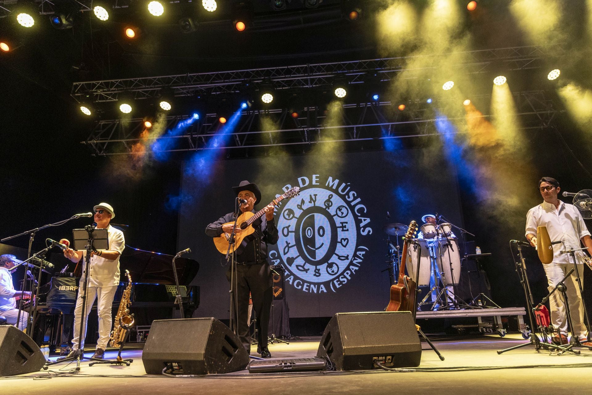 Los conciertos de Ana Lua Caiano, El Caribefunk, Ballakè Sissoko y Eliades Ochoa, en imágenes