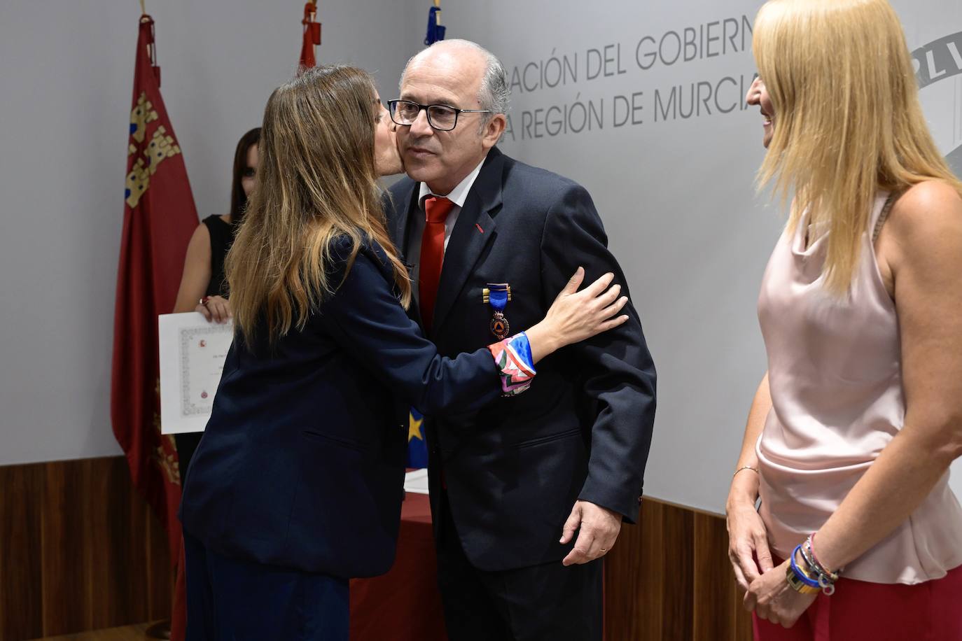 Interior homenajea a cuatro bomberos del SEIS por sus trabajos en la extinción de incendios, en imágenes