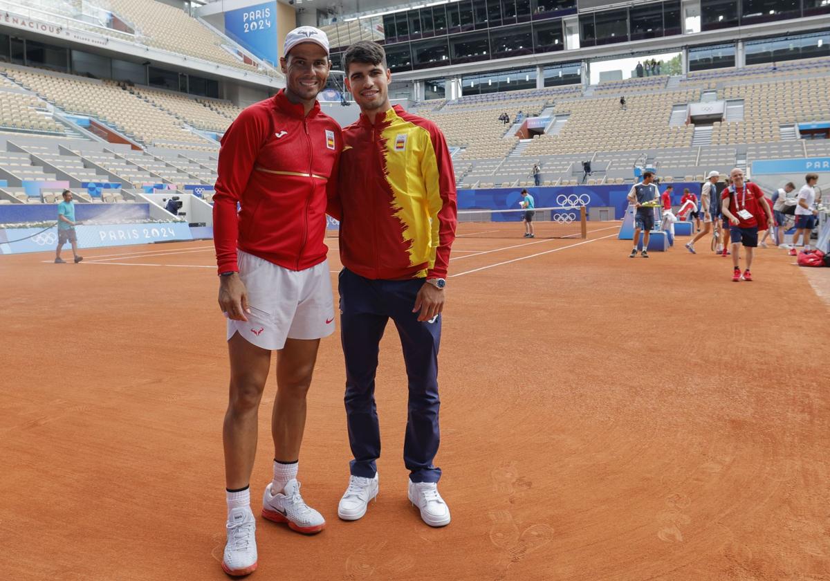 Rafa Nadal y Carlos Alcaraz, este martes, en la villa olímpica de París.