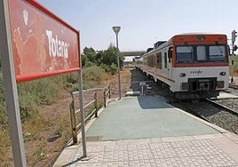 Un tren llegando a la antigua estación de Totana, en una imagen de archivo.