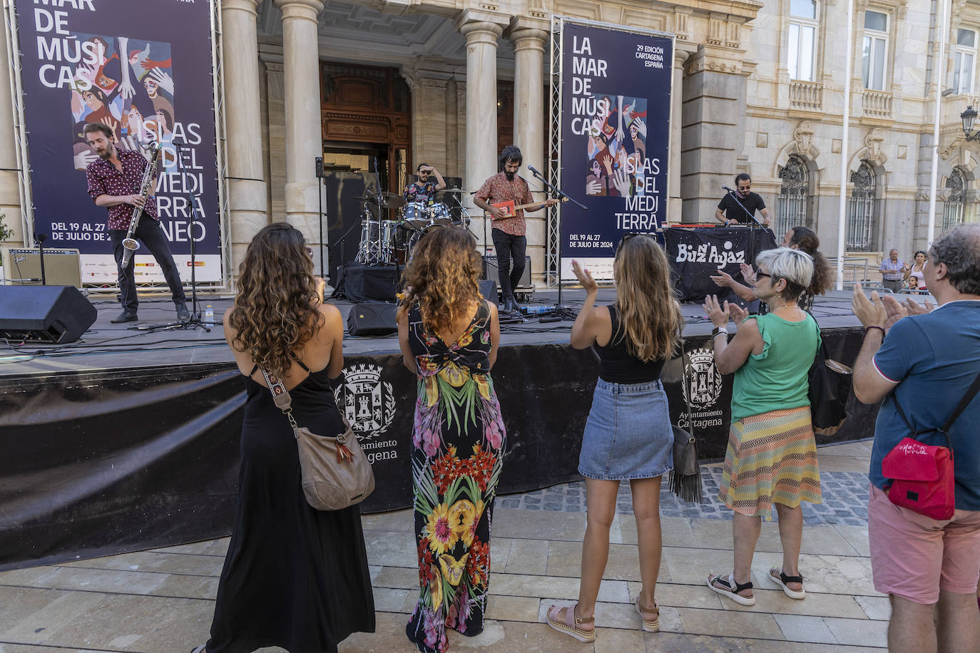 Los conciertos de Anna Ferrer, Carla Bruni, Pedro Pastor y Buzz&#039; Ayaz, en imágenes