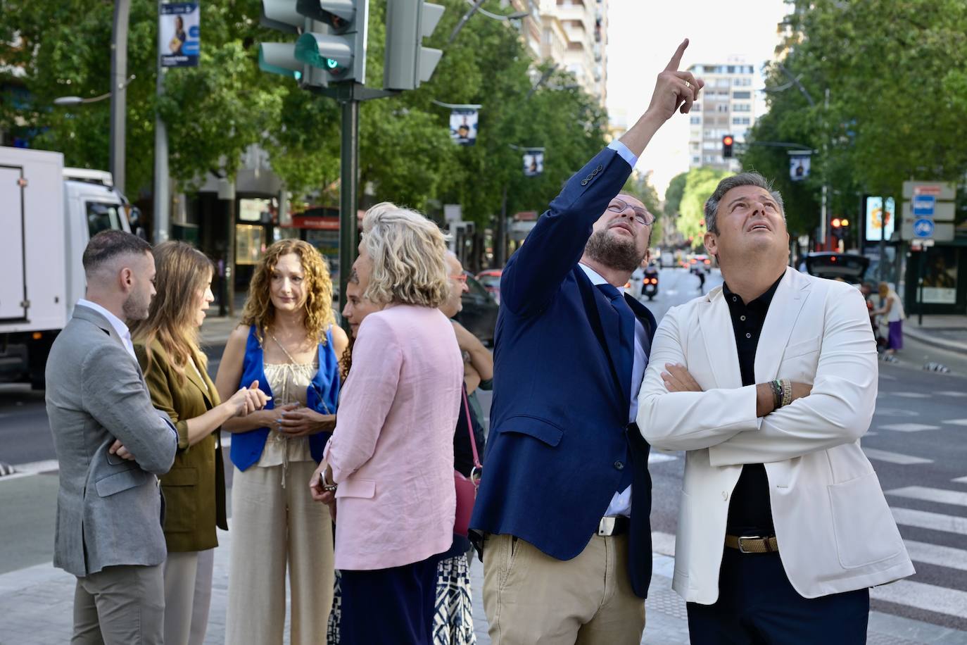 La lona colgada para celebrar los 1.200 años de Murcia, en imágenes