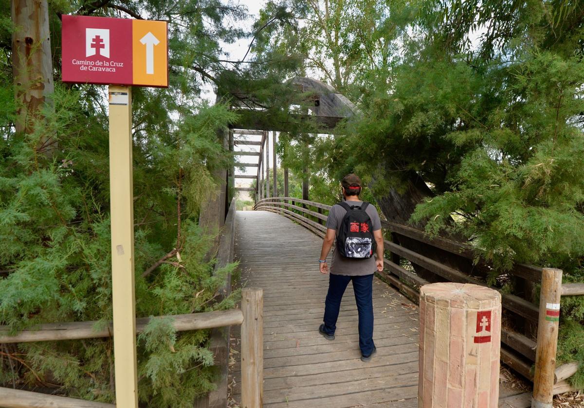 El autor cruza el puente de la Contraparada.