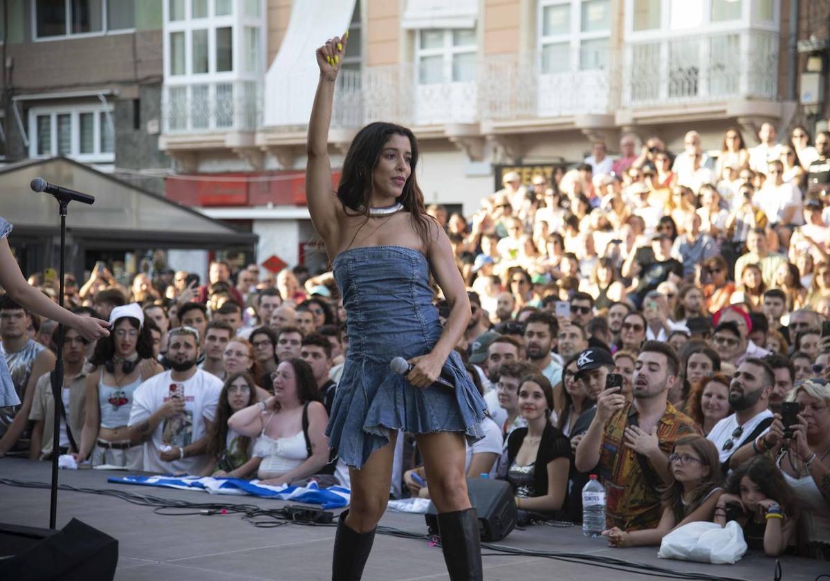 Marina Satti, durante su actuación, este miércoles en La Mar de Músicas.